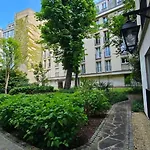 Appartement Quartier Saint Germain Des Pres En Plein Coeur De Paris !